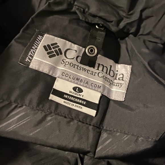 Columbia Black Jacket with Blue Accent - Picture 5 of 8